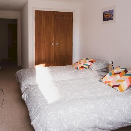Pass The Keys Lovely 2-Bed Flat Glasgow Harbour Free Parking Exterior photo