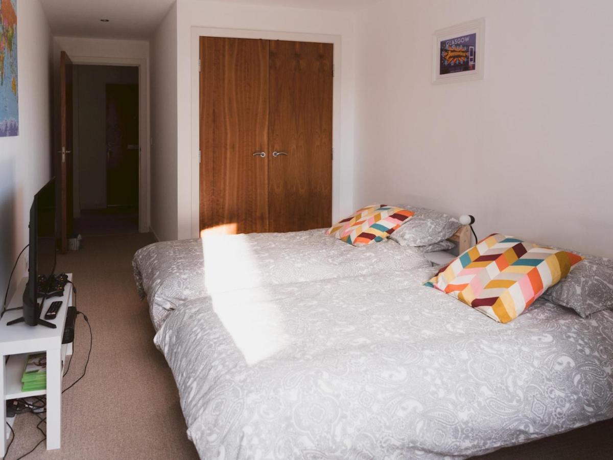 Pass The Keys Lovely 2-Bed Flat Glasgow Harbour Free Parking Exterior photo