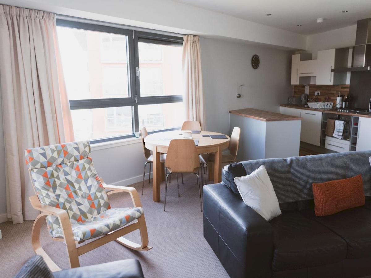 Pass The Keys Lovely 2-Bed Flat Glasgow Harbour Free Parking Exterior photo