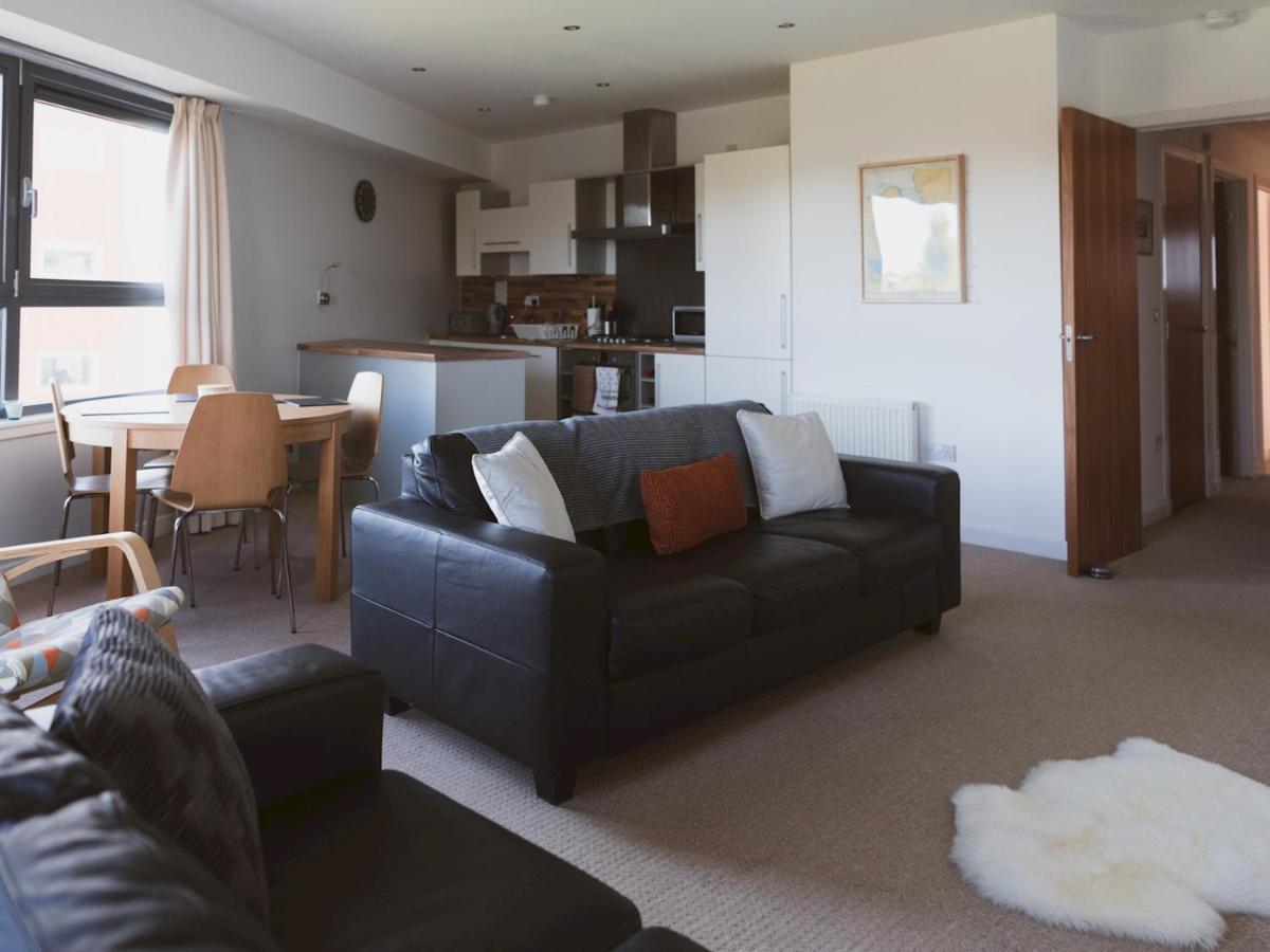 Pass The Keys Lovely 2-Bed Flat Glasgow Harbour Free Parking Exterior photo